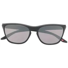 Солнцезащитные очки в квадратной оправе