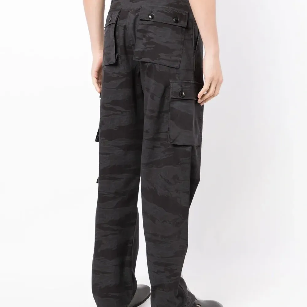 Брюки карго с камуфляжным принтом