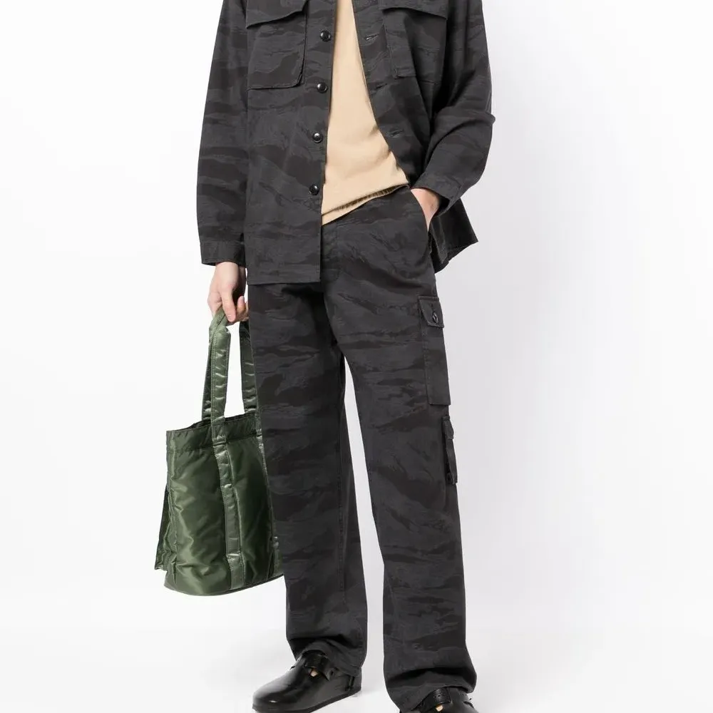 Брюки карго с камуфляжным принтом