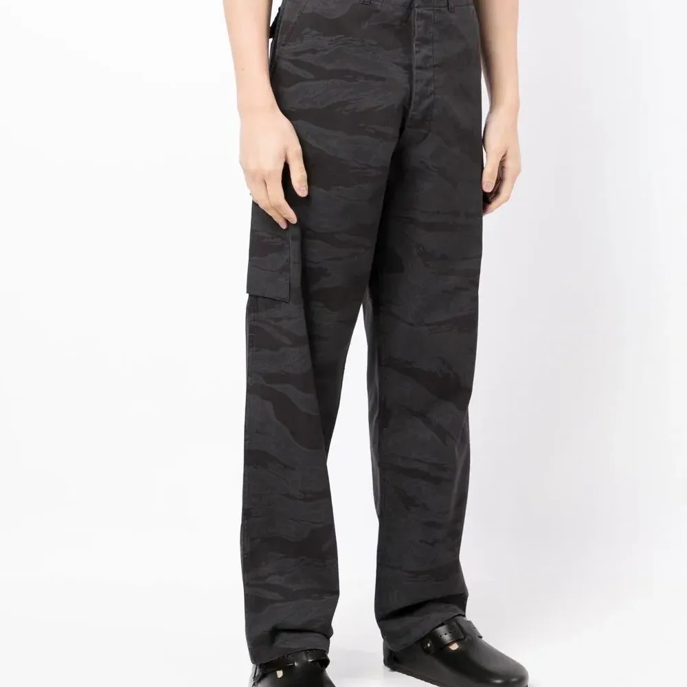 Брюки карго с камуфляжным принтом