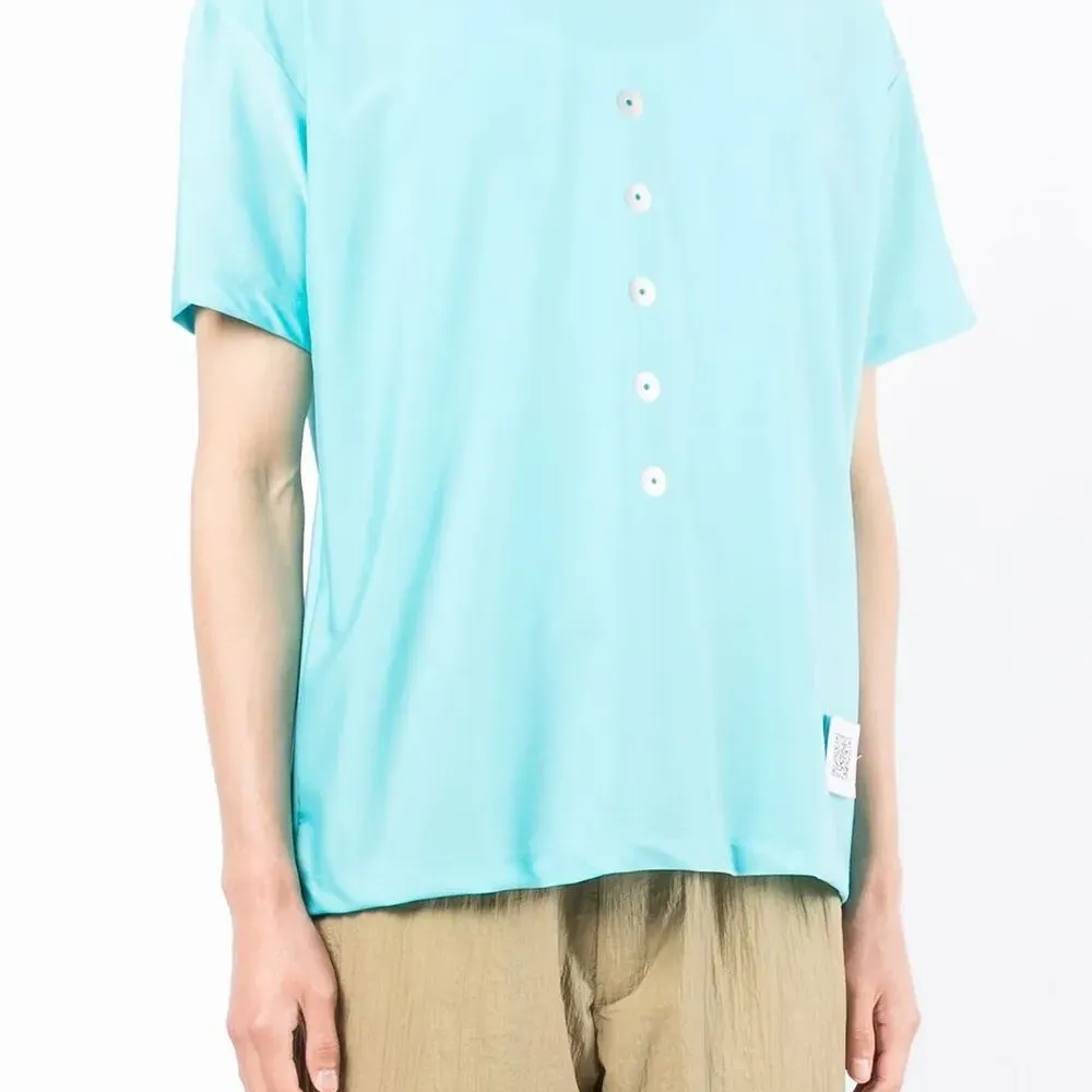 Футболка с люверсами