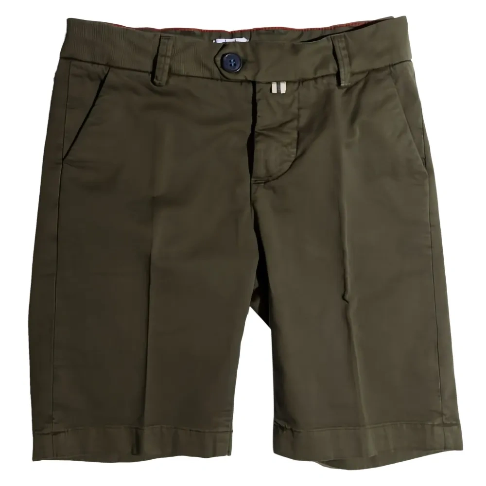 Шорты-бермуды со складками