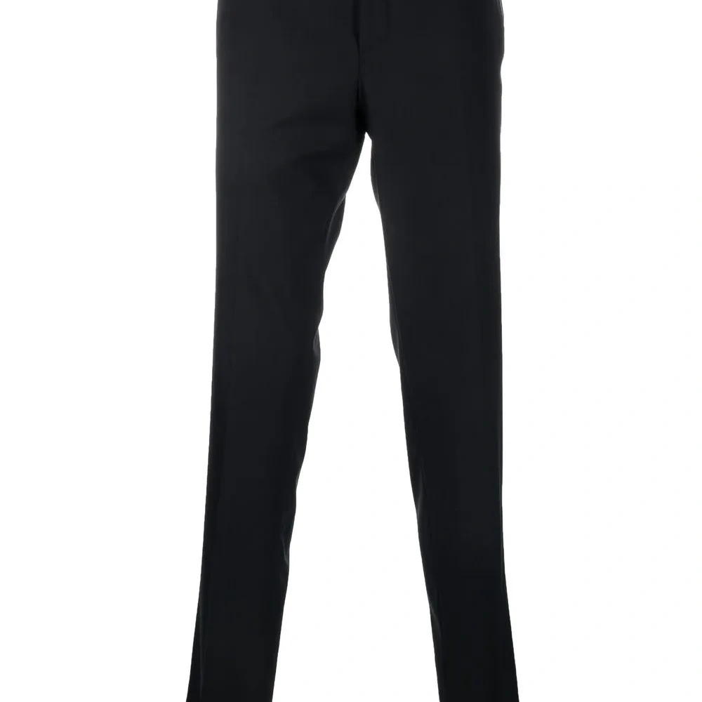 Зауженные брюки строгого кроя Зауженные брюки строгого кроя