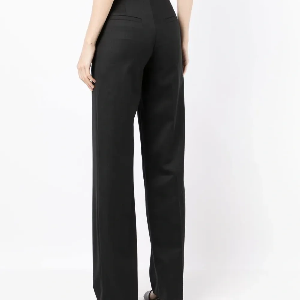 Строгие брюки с завышенной талией