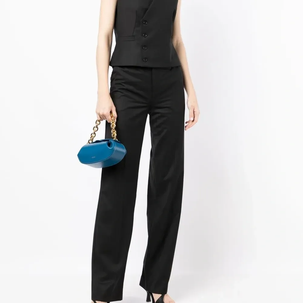 Строгие брюки с завышенной талией