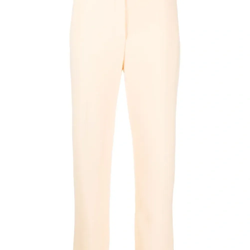 Брюки строгого кроя с завышенной талией