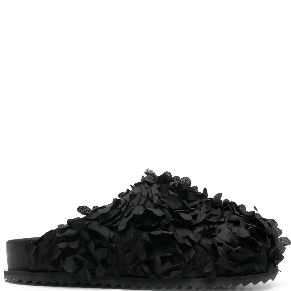 Фактурные шлепанцы