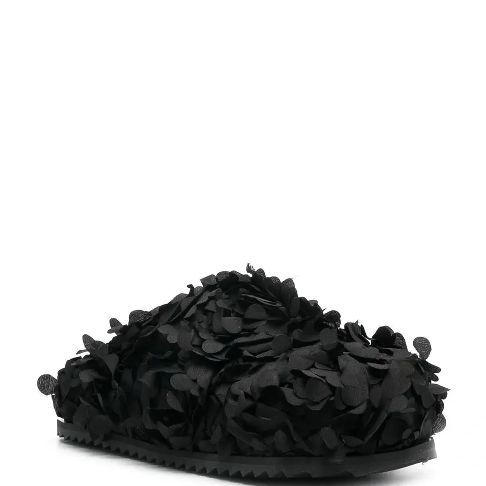 Фактурные шлепанцы