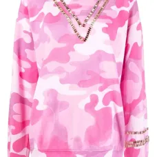 толстовка с камуфляжным принтом и кристаллами