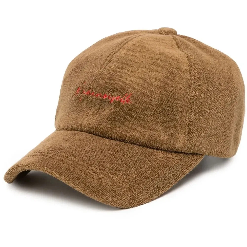 Кепка с вышитым логотипом