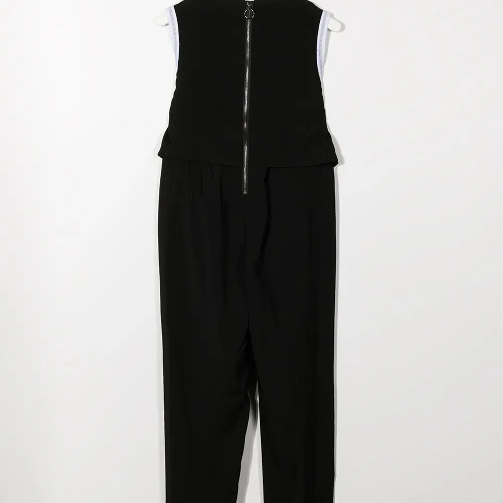 Комбинезон с вышитым логотипом