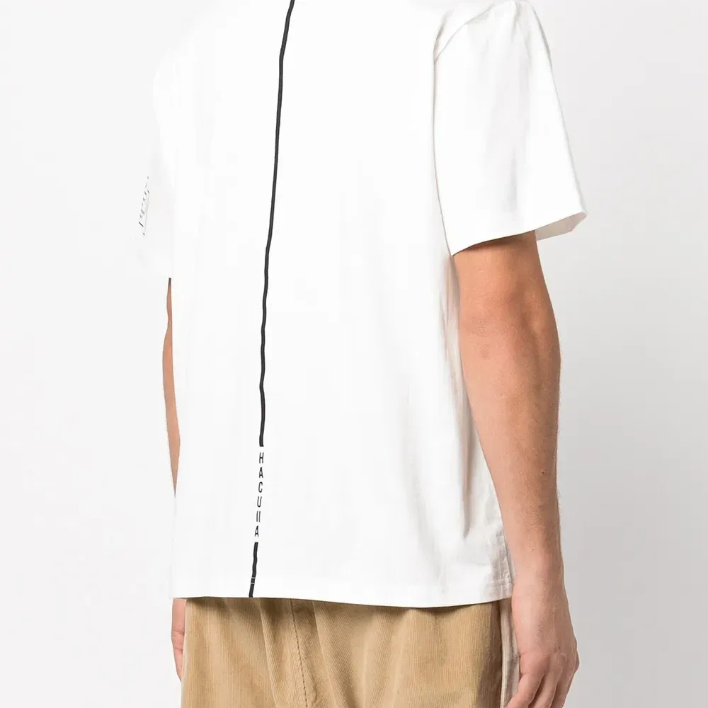 Футболка с нашивкой-логотипом