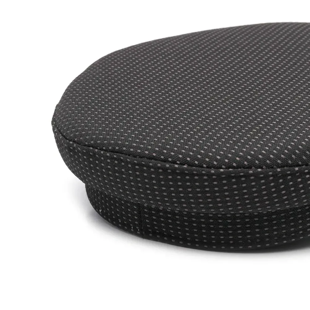 Кепка в мелкую точку