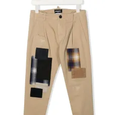 Брюки чинос с нашивками