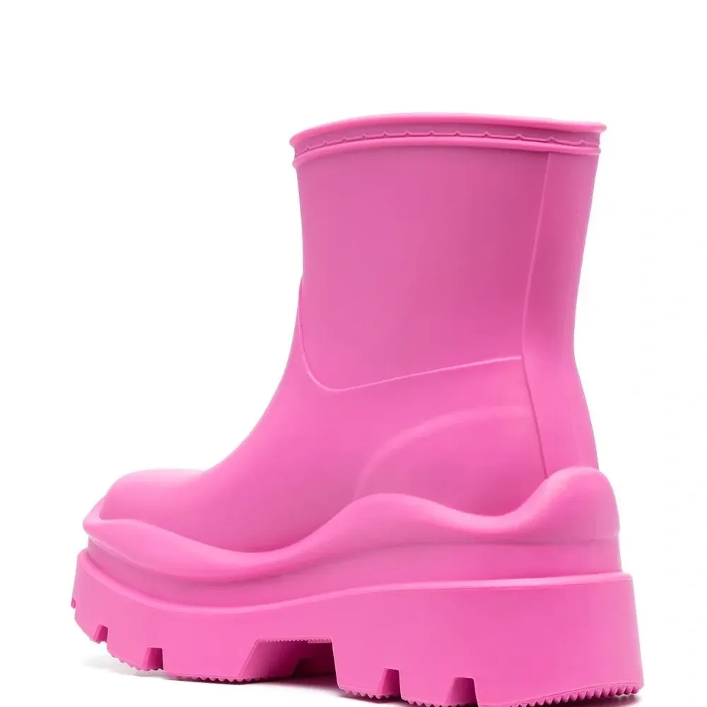 Резиновые ботинки на массивной подошве