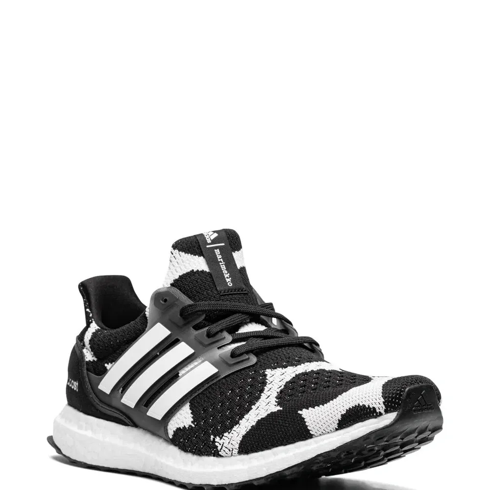 Кроссовки Ultraboost DNA из коллаборации с Markimekko