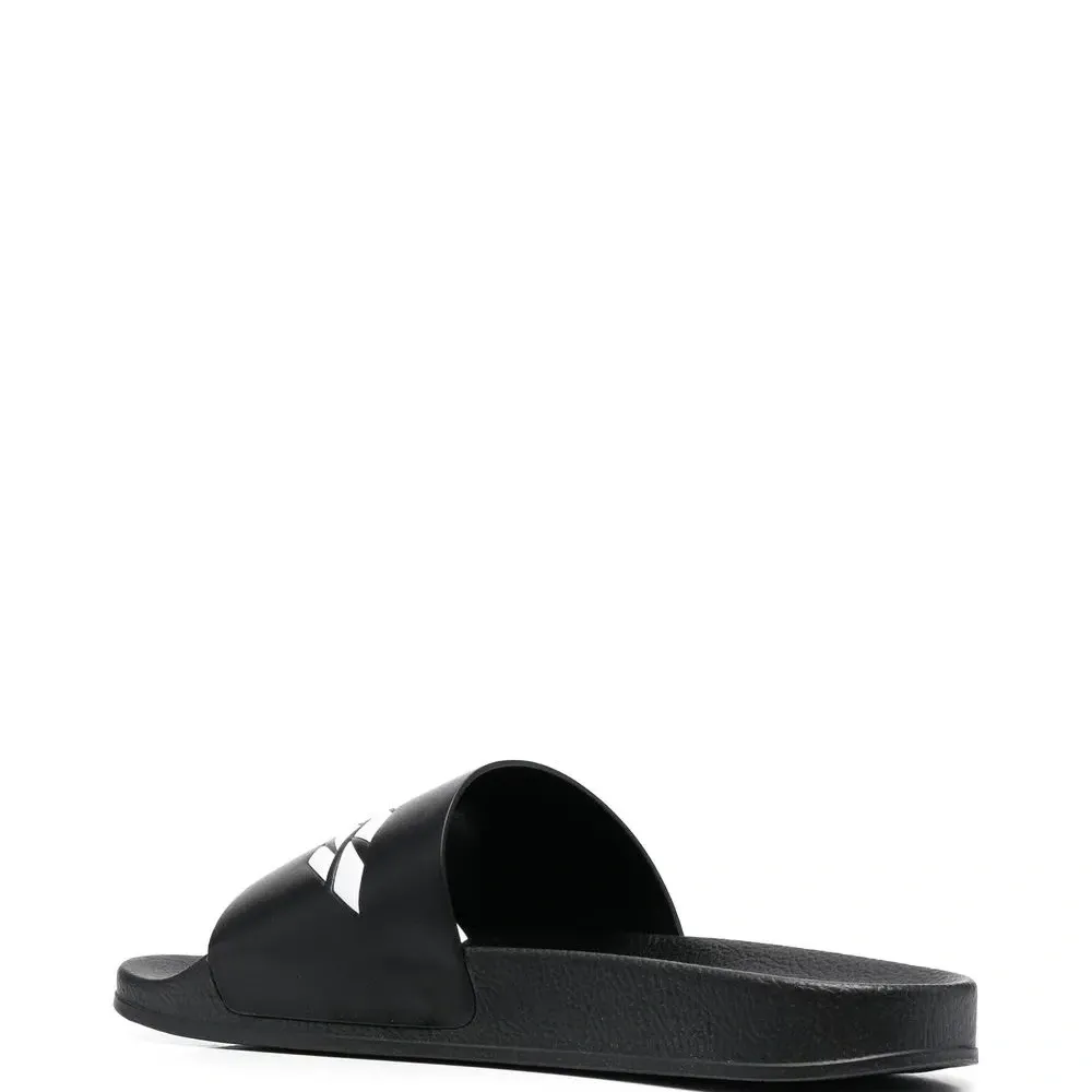 Шлепанцы с логотипом