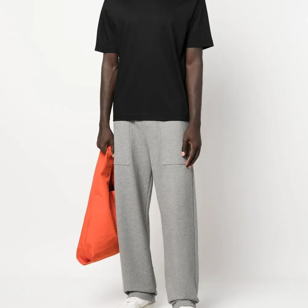 Футболка с вышитым логотипом