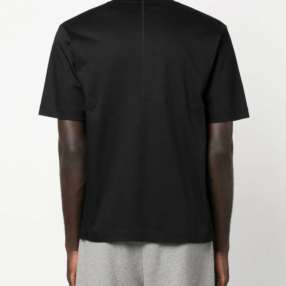 Футболка с вышитым логотипом