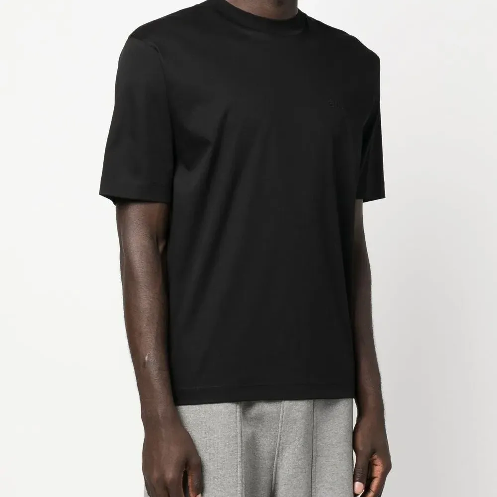 Футболка с вышитым логотипом