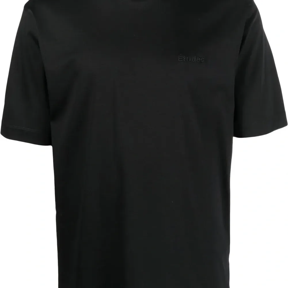 Футболка с вышитым логотипом