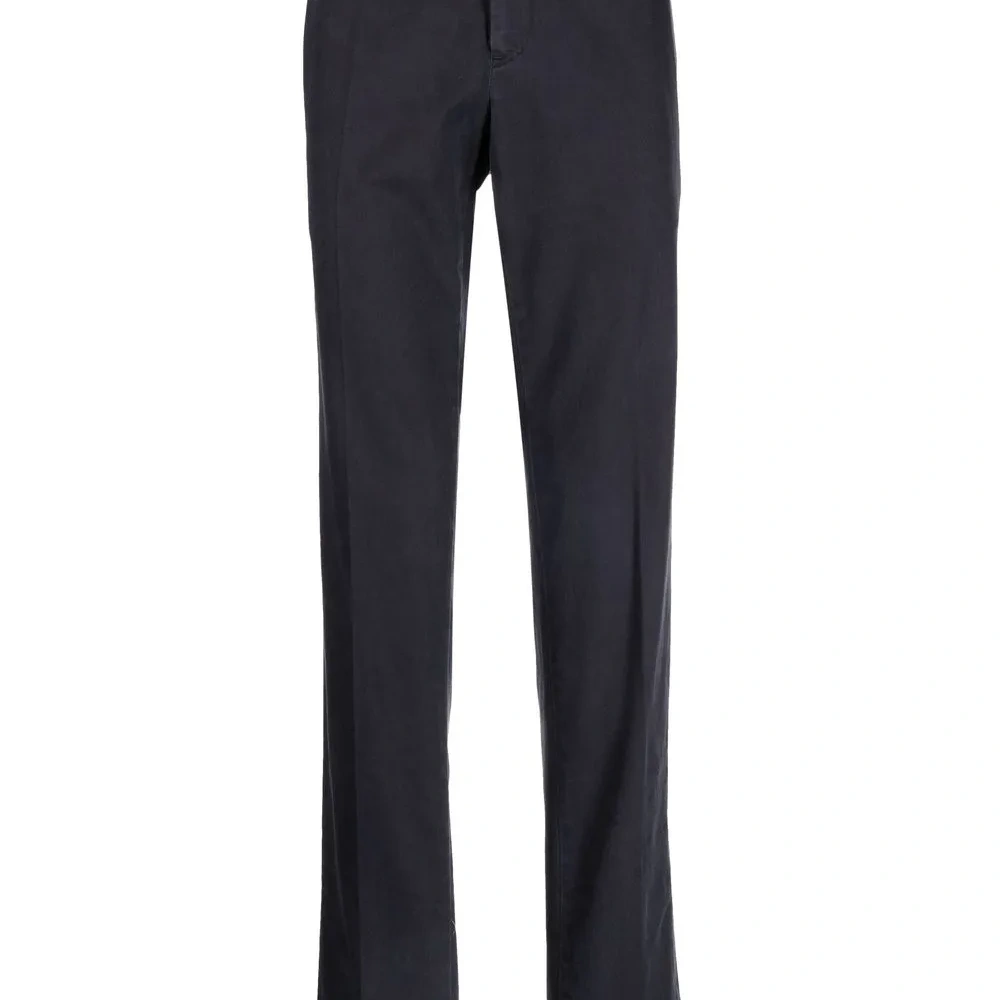 Брюки чинос с карманами и складками