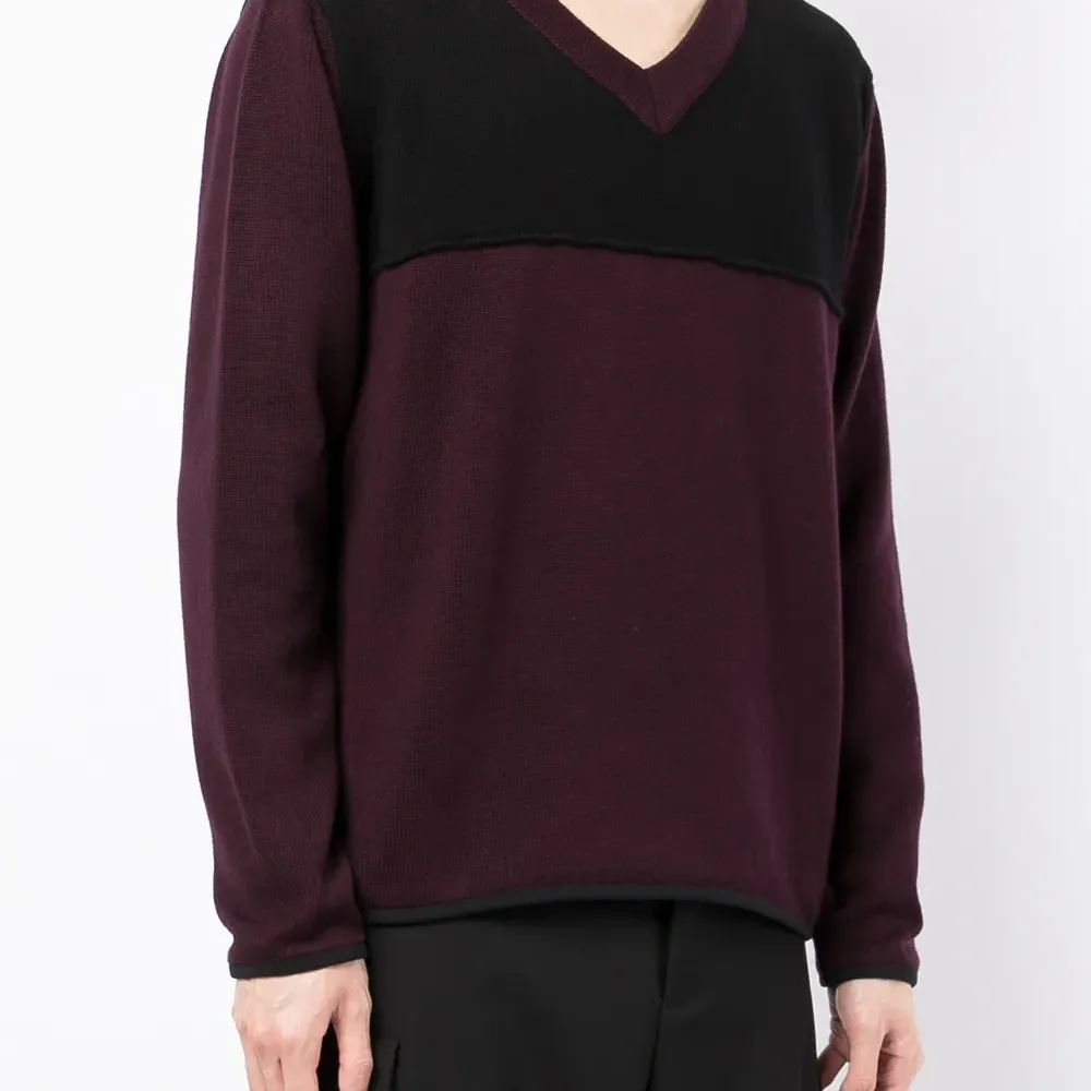 Джемпер с V-образным вырезом