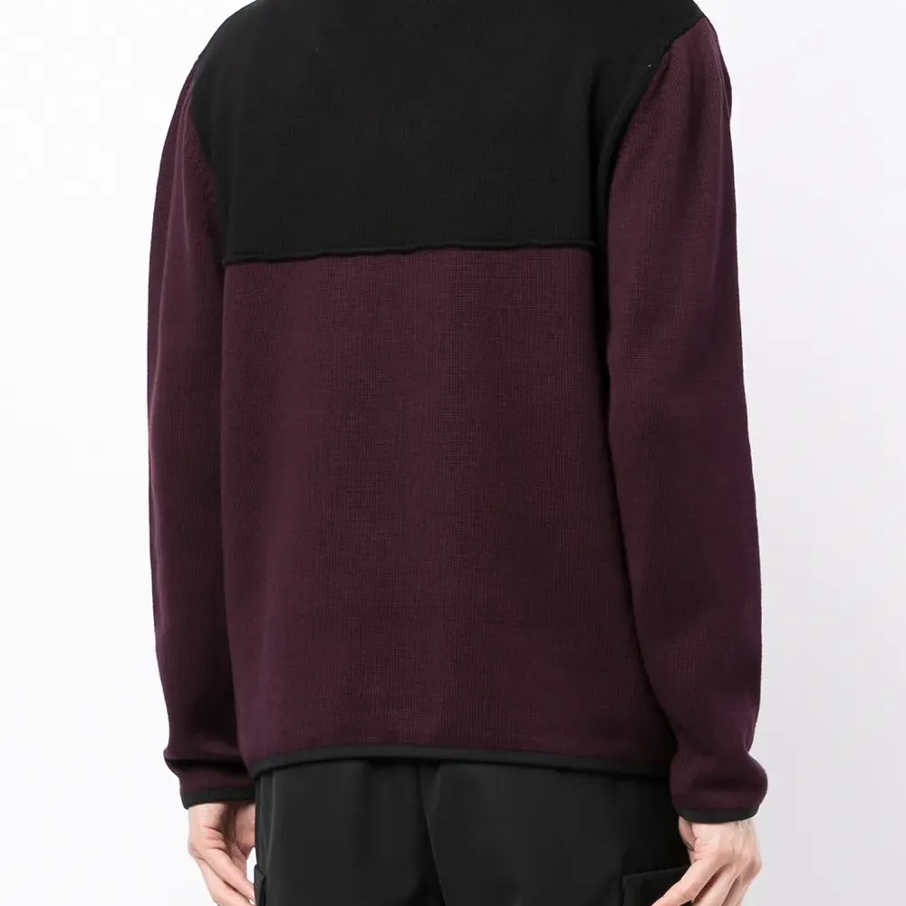 Джемпер с V-образным вырезом