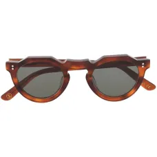 Солнцезащитные очки в круглой оправе