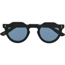 Солнцезащитные очки в круглой оправе