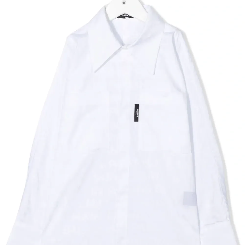 Рубашка с длинными рукавами и нашивкой-логотипом