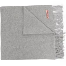 Объемный шерстяной шарф с бахромой