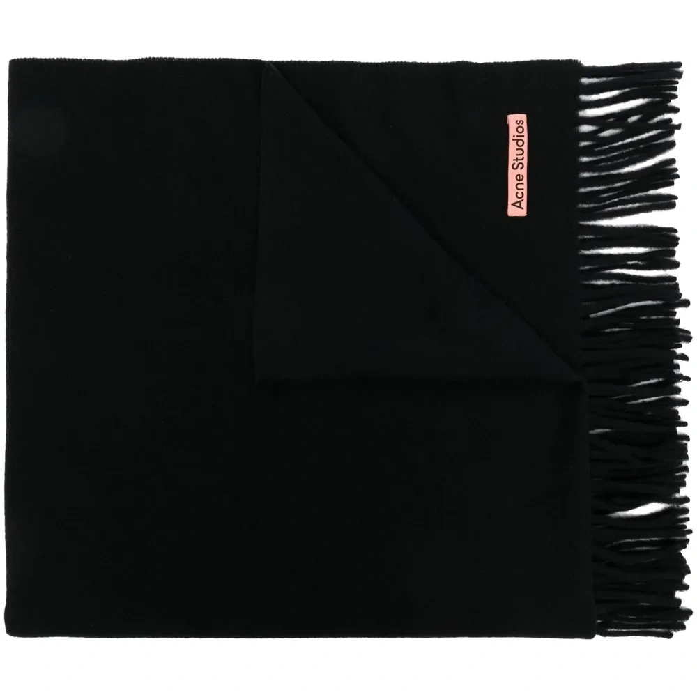 Шерстяной шарф с бахромой