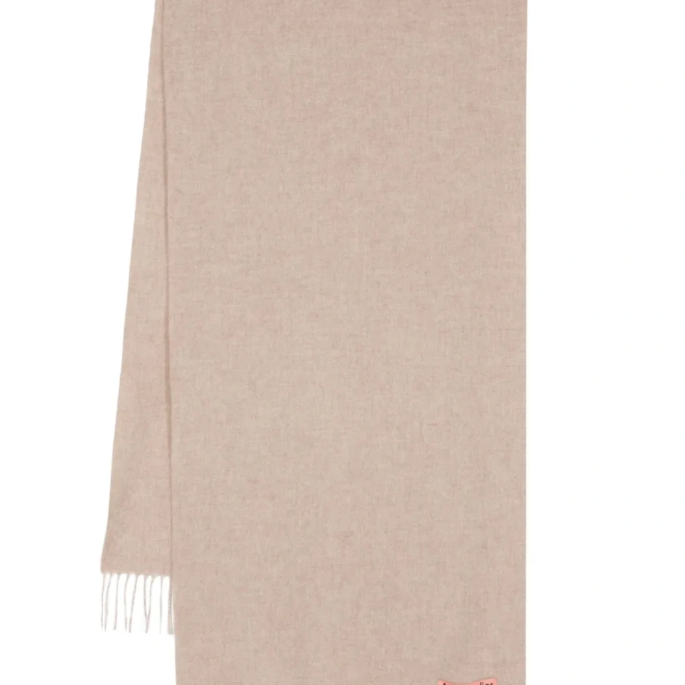 Шерстяной шарф с бахромой