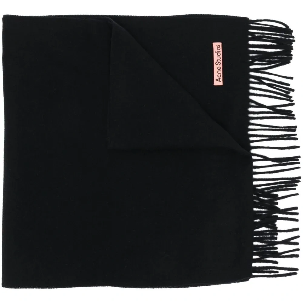 Шерстяной шарф с бахромой