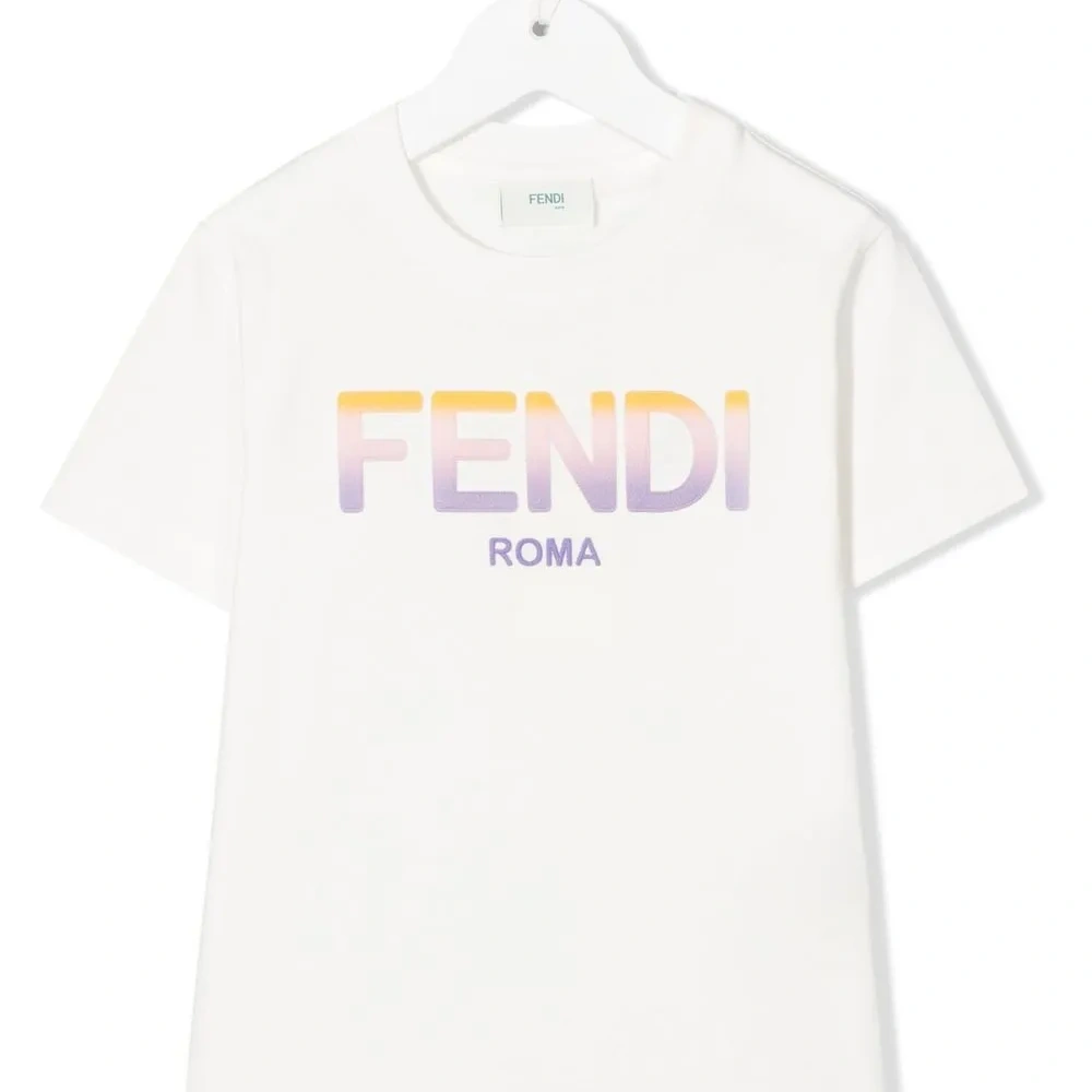 Футболка с логотипом