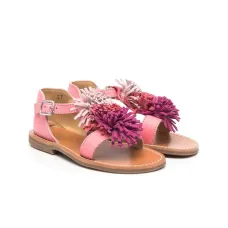 Сандалии с помпонами