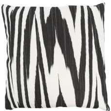 Квадратная подушка с абстрактным принтом