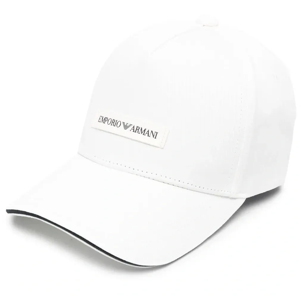 Кепка с нашивкой-логотипом