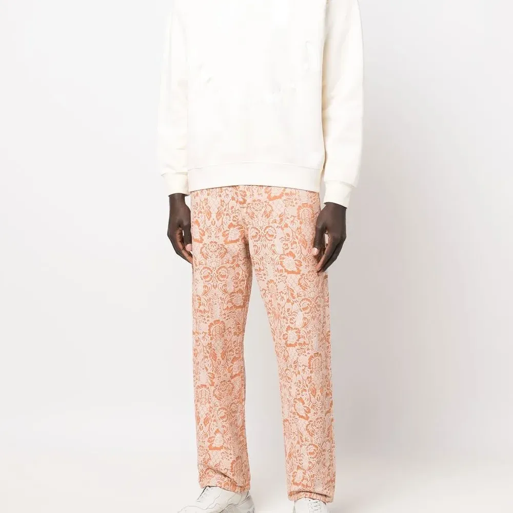 Толстовка с вышивкой