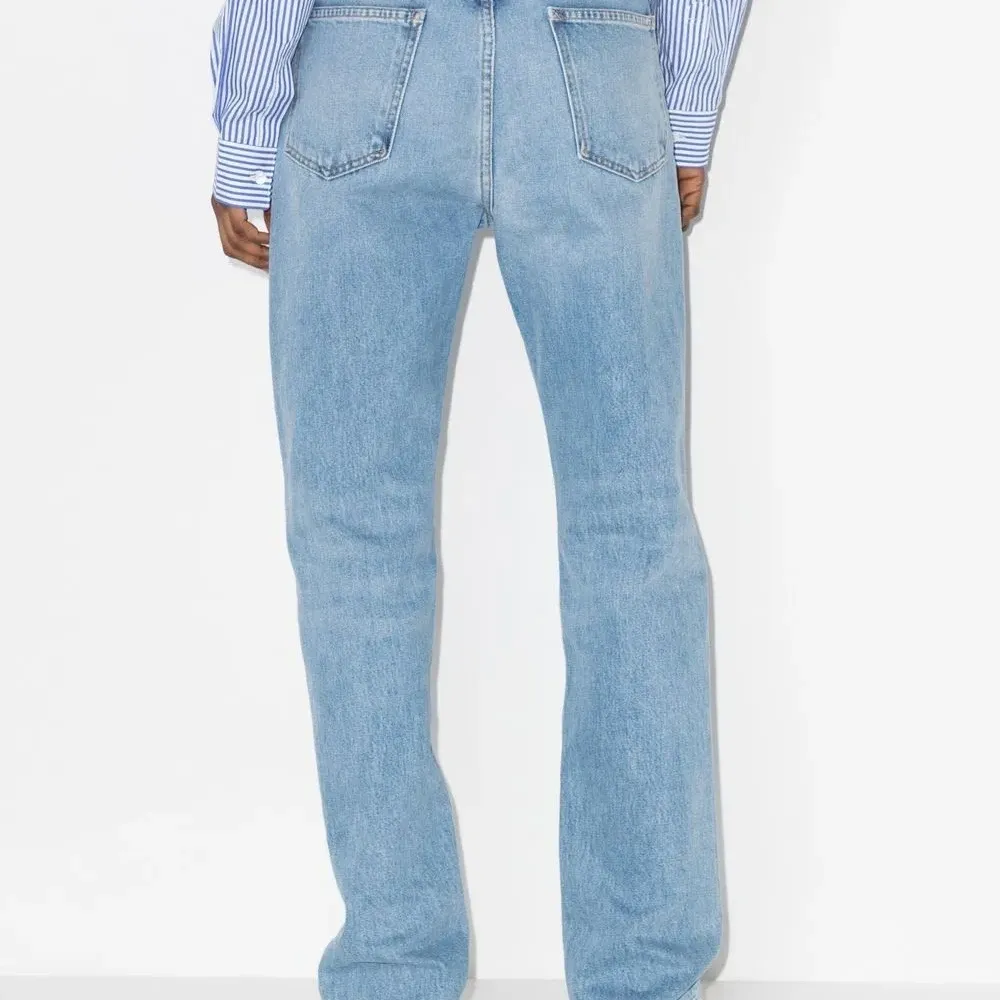 Прямые джинсы