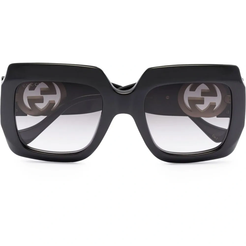 Солнцезащитные очки в массивной оправе