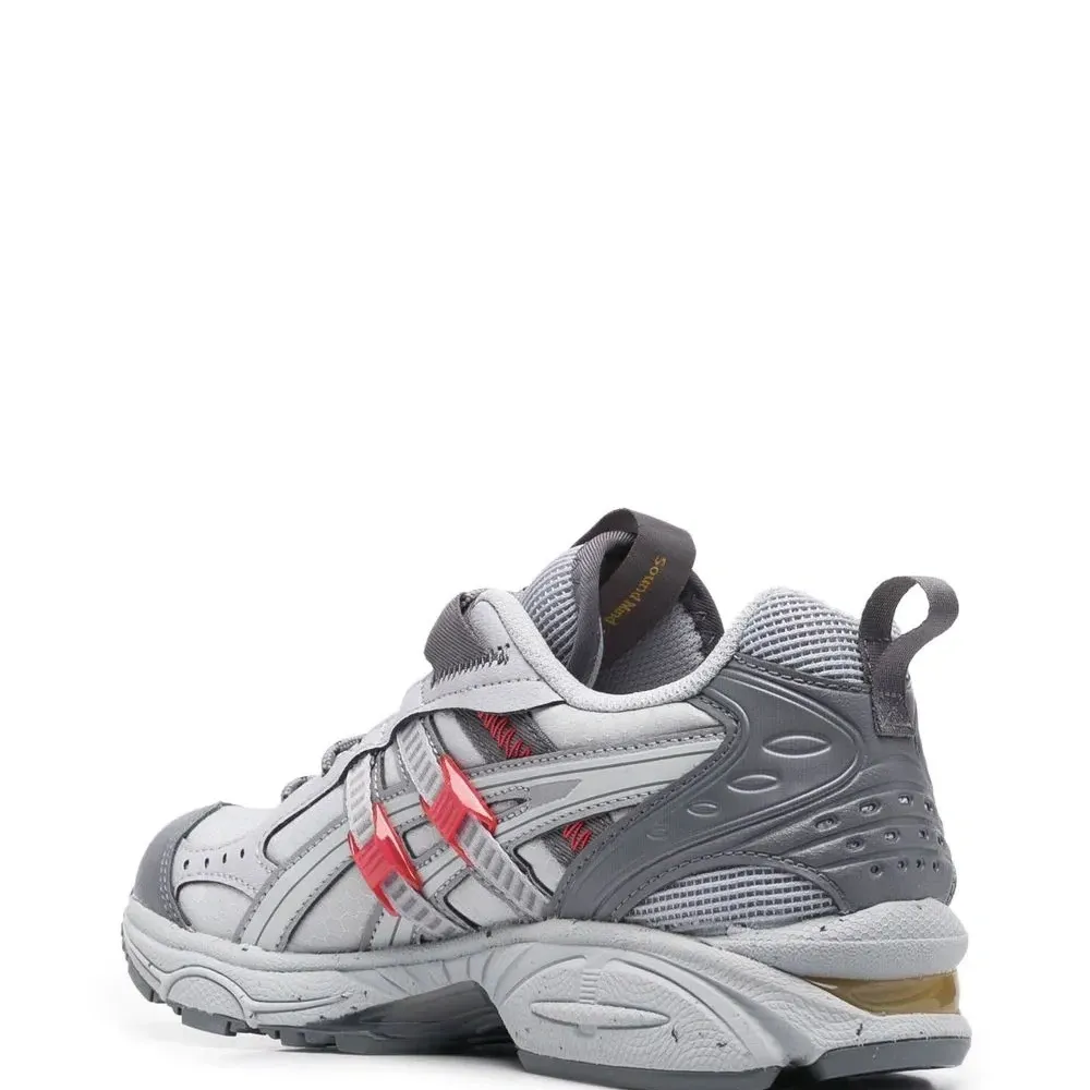 Кроссовки на шнуровке