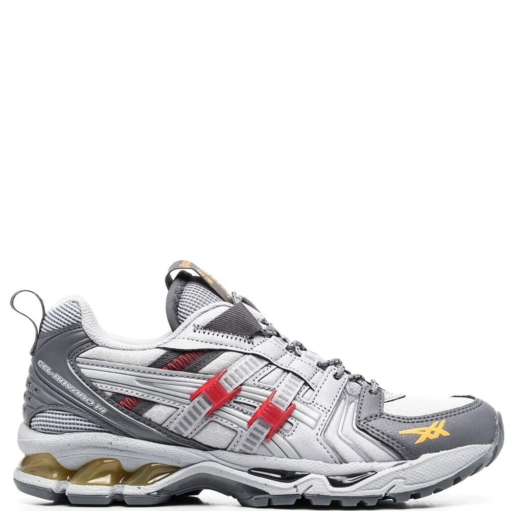 Кроссовки на шнуровке