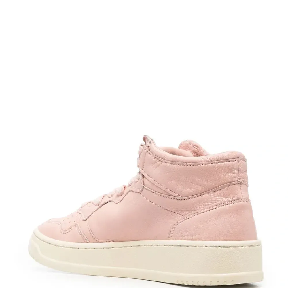 Кроссовки на шнуровке