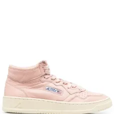 Кроссовки на шнуровке