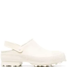 Сандалии на резиновой подошве Сандалии на резиновой подошве