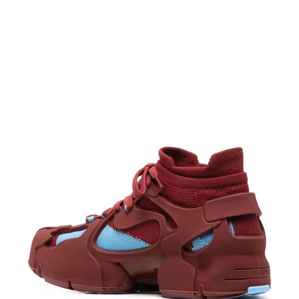 Высокие кроссовки