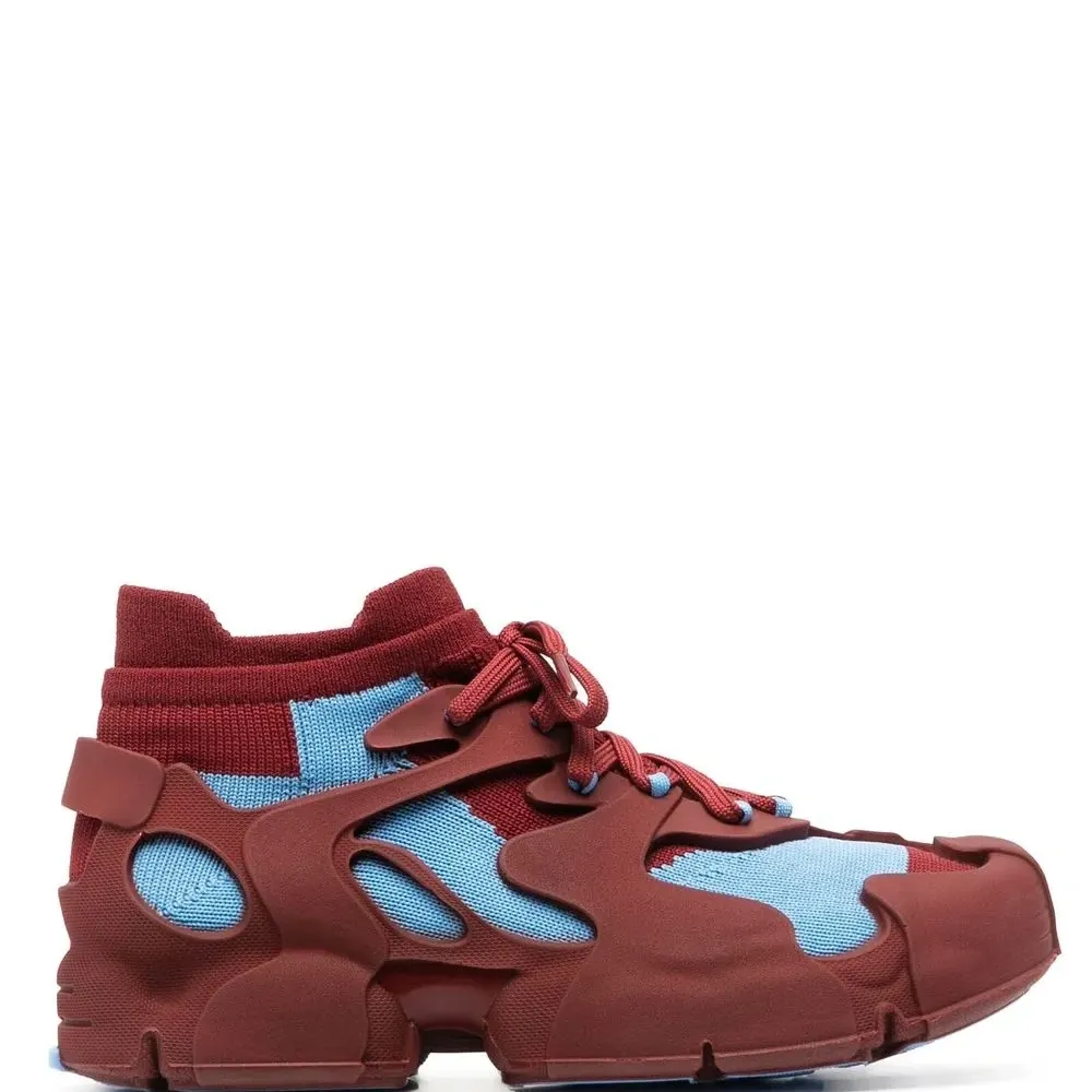 Высокие кроссовки