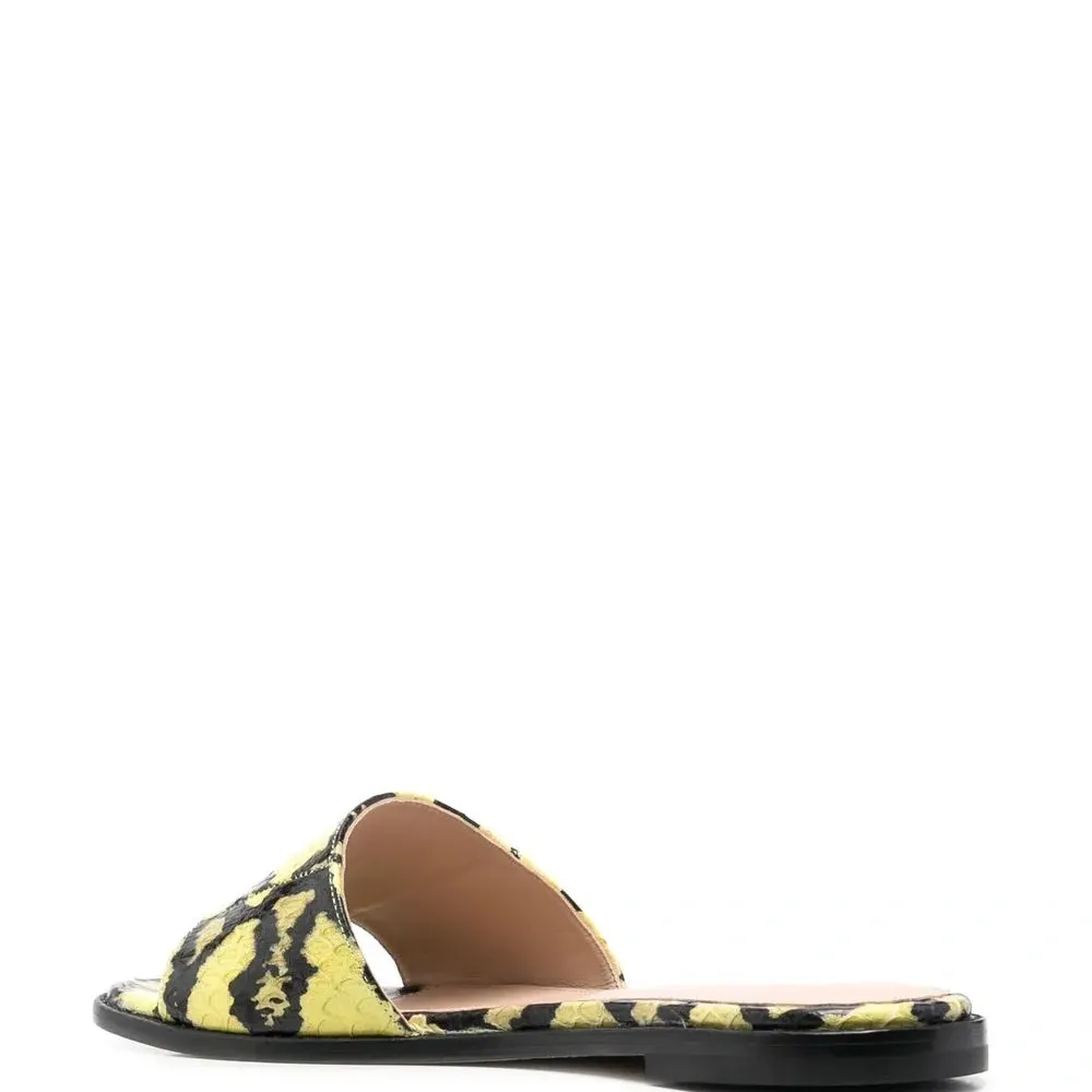 Шлепанцы с графичным принтом